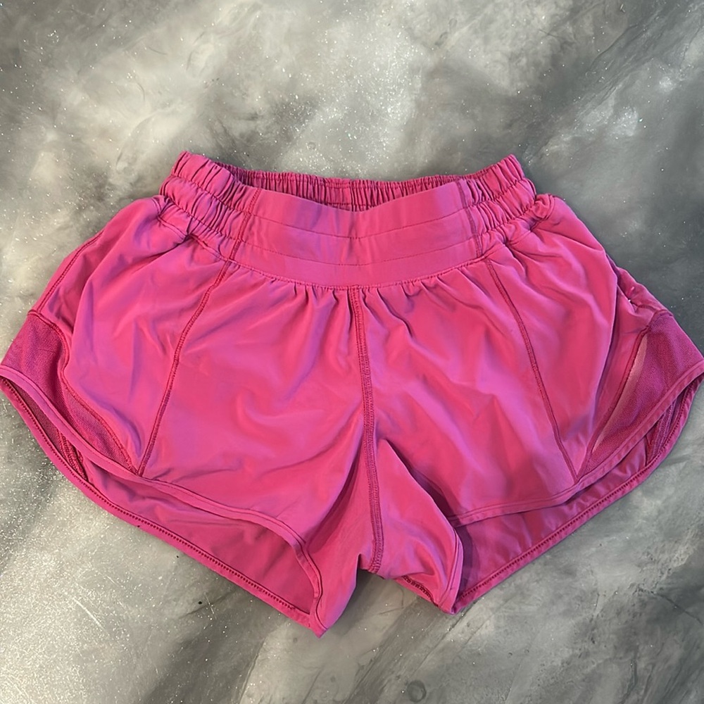 🍋 LULULEMON hottie hot shorts in sonic pink 2.5”